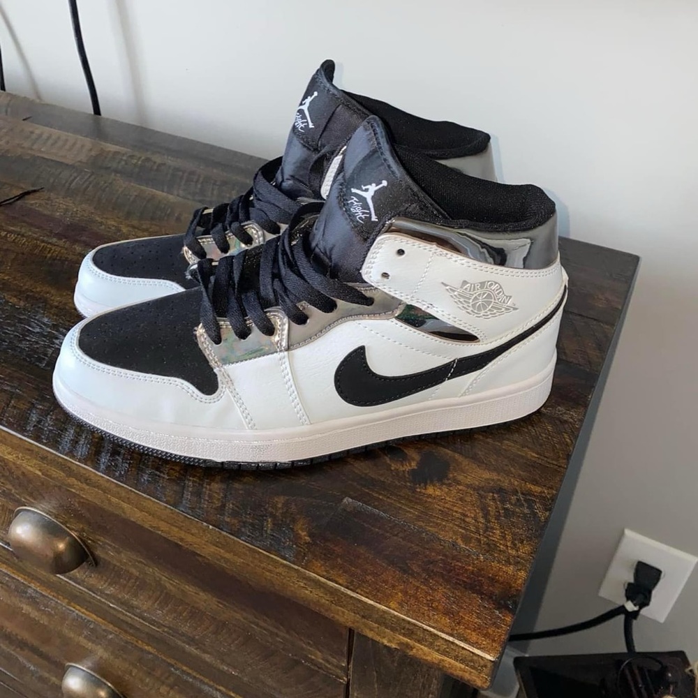 Nike Air Jordan 1 Mid Alternate Think 16